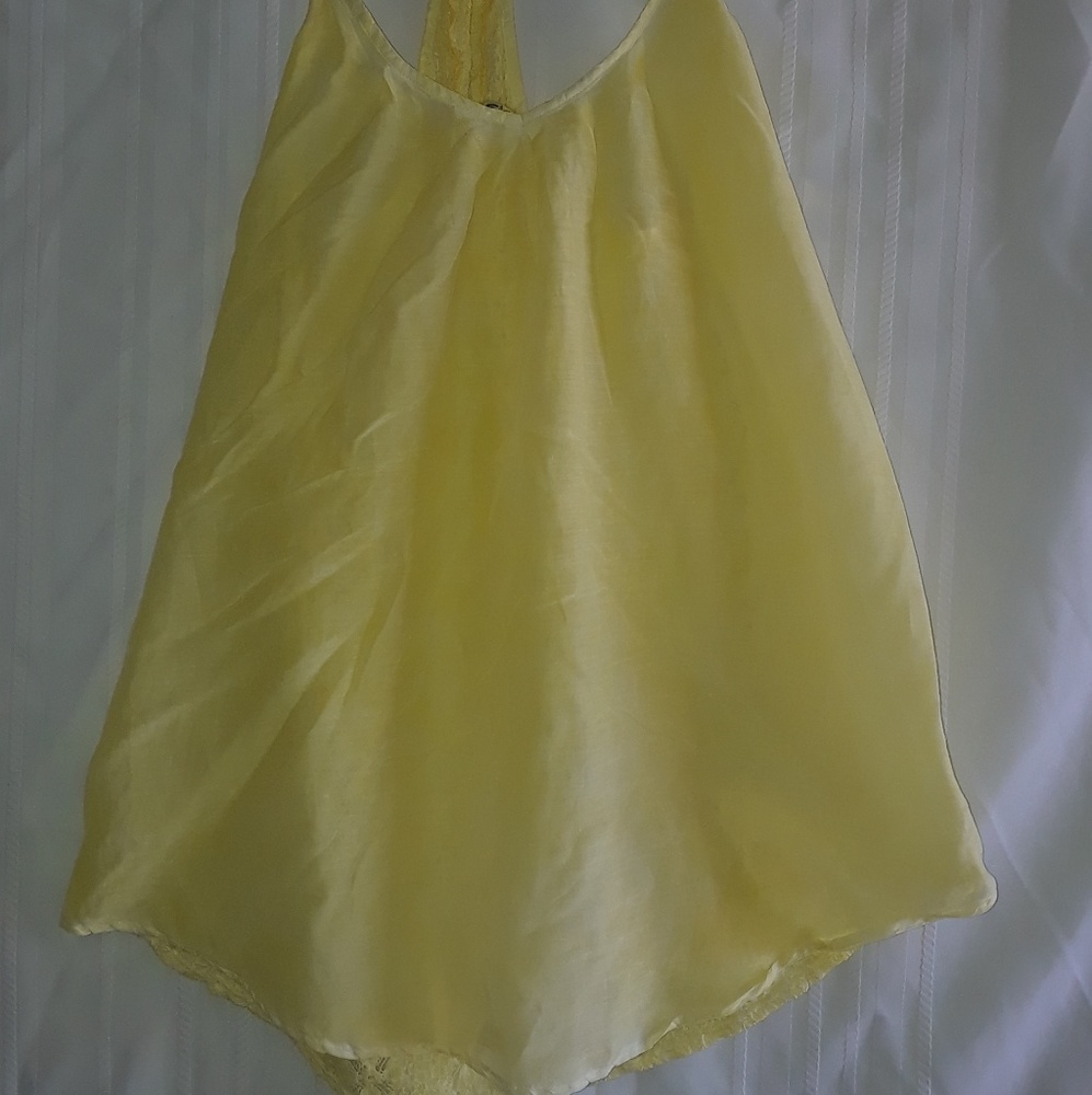 Preowned gorgeous halter lace top